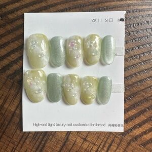 Luxury Green and Cream Press On Nail Set